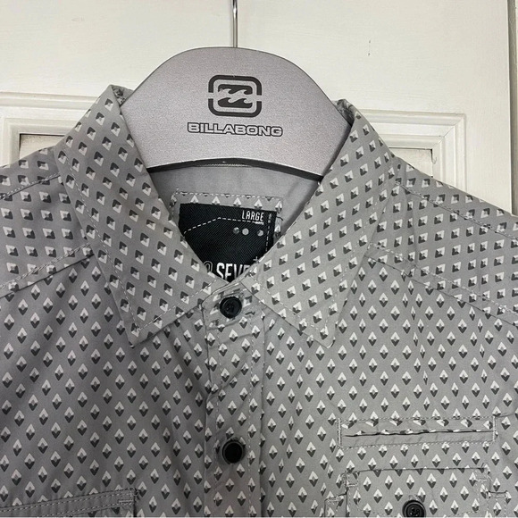 M.O. Seven Casual Button Down Diamond Pattern Print Grey Shirt Men size Large - Picture 11 of 11